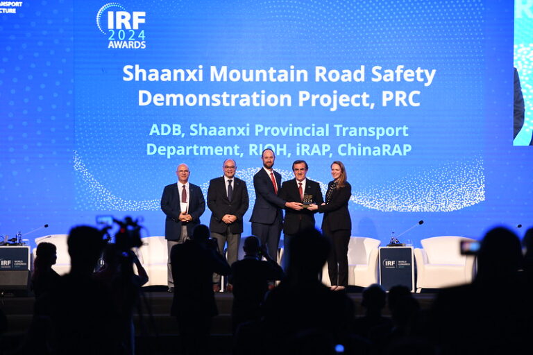 Shaanxi Mountain Road Safety Project wins IRF Global Award