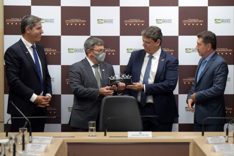 Minister welcomes DNIT’s 5-Star Performer Award, Brazil